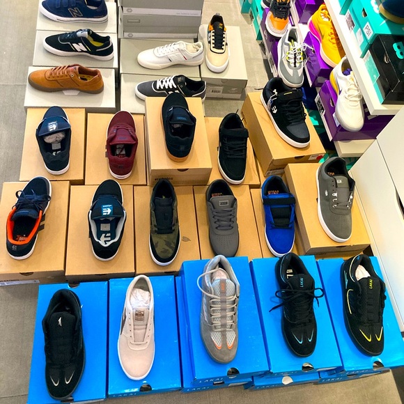 SKATEBOARD SHOES - Picture 1 of 6